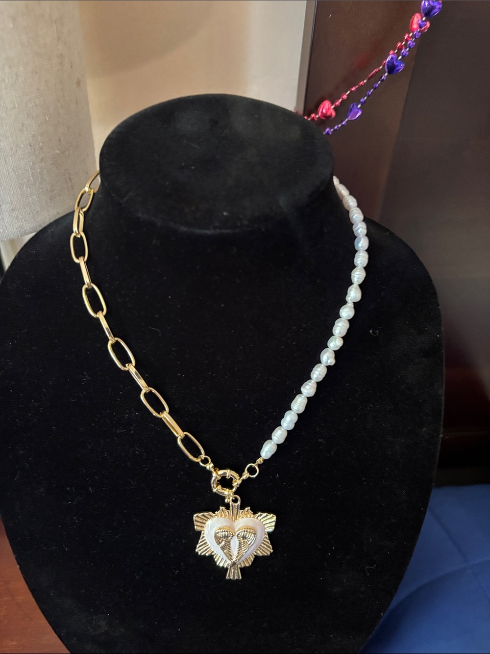 Gold Chain and Pearl Heart Pendanth Necklace - Women's Jewelryh